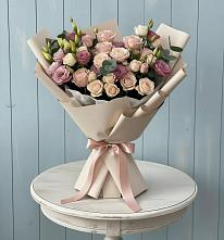 Букет цветов из:  Розы и Лизиантусы в Шенкурске