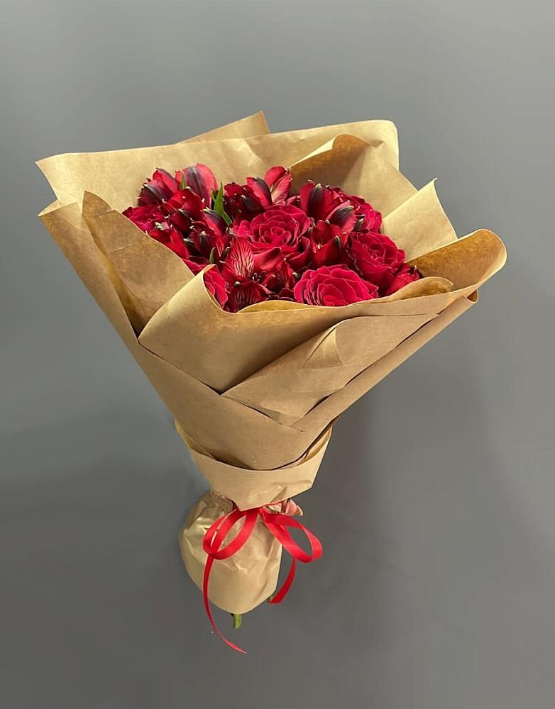 Букет цветов из: Альстромерии и Розы в Шенкурске