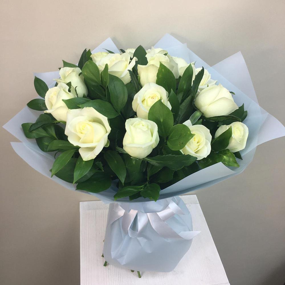 Букет 15 Белых роз Проуд в Шенкурске