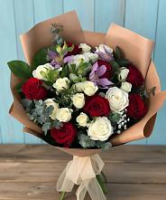Букет цветов из:  Розы и Альстромерии в Шенкурске