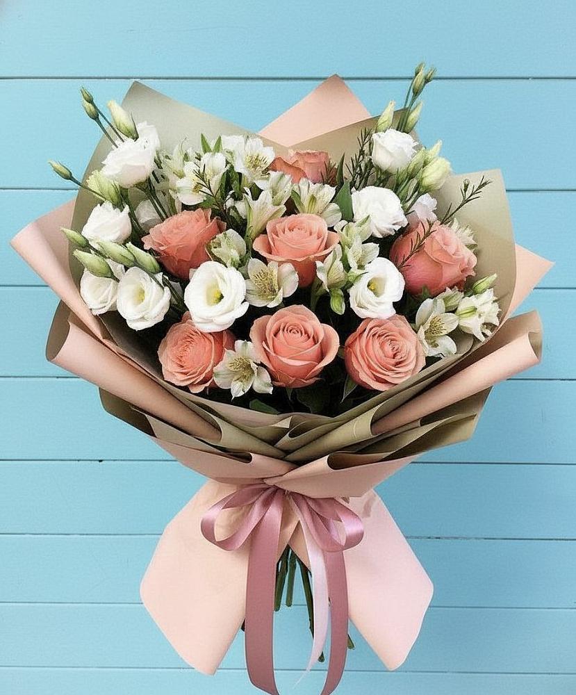 Букет цветов из: Розы, Альстромерии и Лизиантусы в Шенкурске