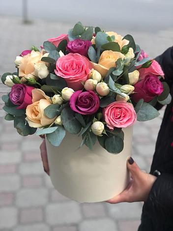 Цветочная композиция из Розы в шляпной коробке в Шенкурске