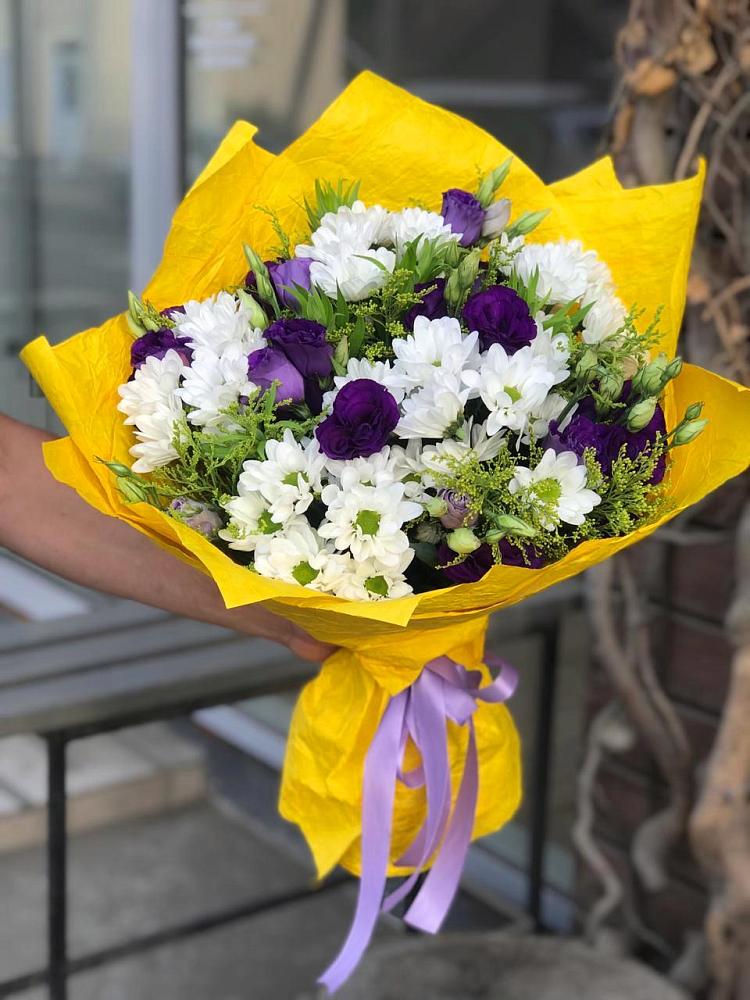 Букет цветов из: Ирисы, Хризантемы и Ромашки в Шенкурске
