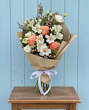 Букет цветов из:  Альстромерии, Лизиантусы, Розы и Хризантемы в Шенкурске
