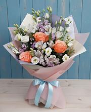 Букет цветов из:  Лизиантусы, Розы, Альстромерии и Гипсофила в Шенкурске