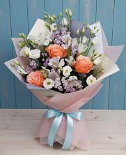 Букет цветов из:  Лизиантусы, Розы, Альстромерии и Гипсофила в Шенкурске