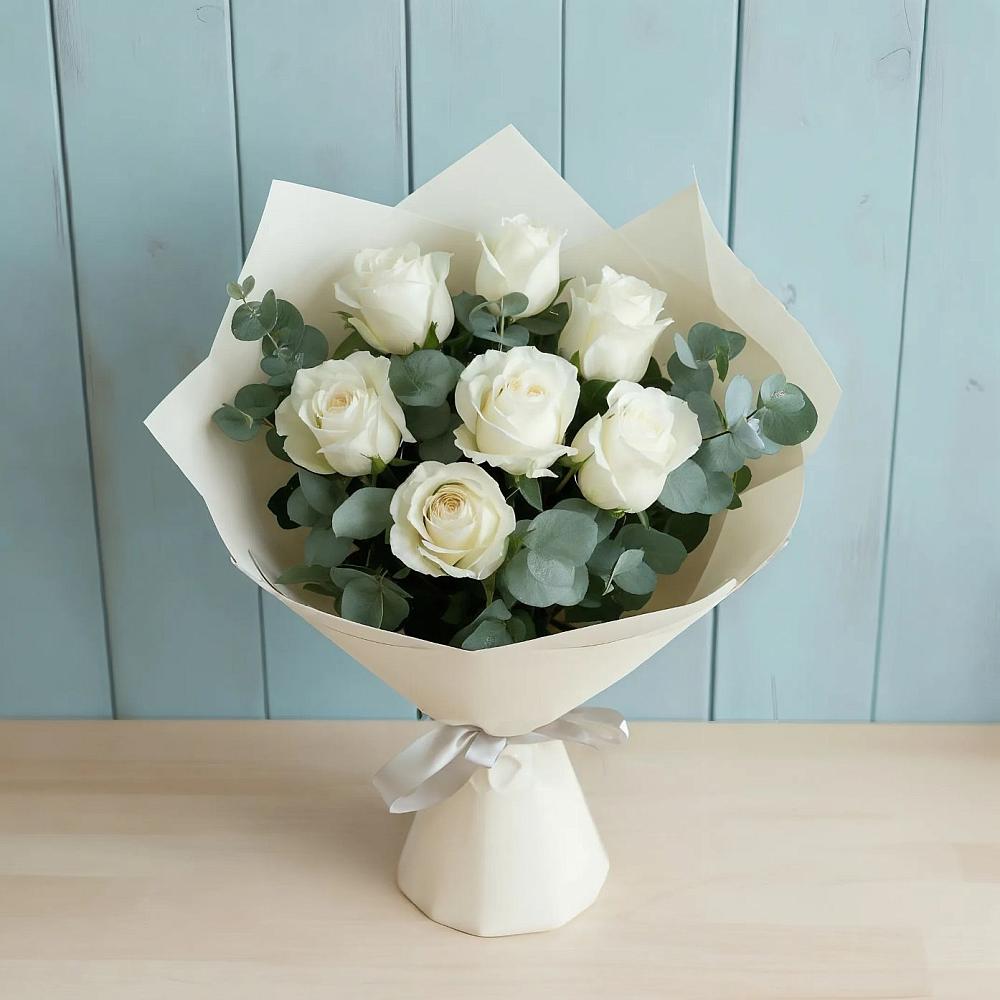 Букет Белые розы в Эвкалипте в Шенкурске