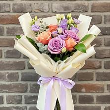 Букет цветов из:  Лизиантусы и Розы в Шенкурске