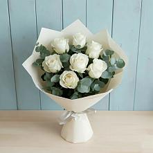 Букет Белые розы в Эвкалипте в Шенкурске