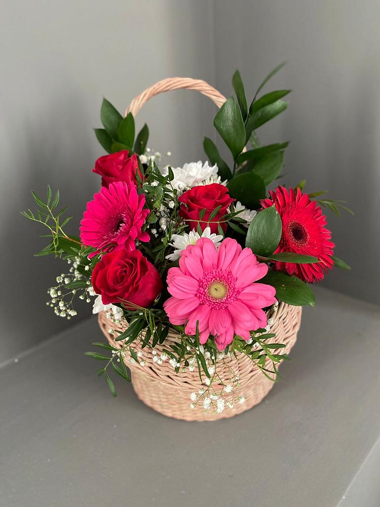 Цветочная композиция из Розы, Хризантемы и Герберы в корзине в Шенкурске