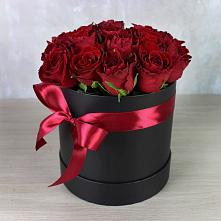 Цветочная композиция из Розы в шляпной коробке в Шенкурске