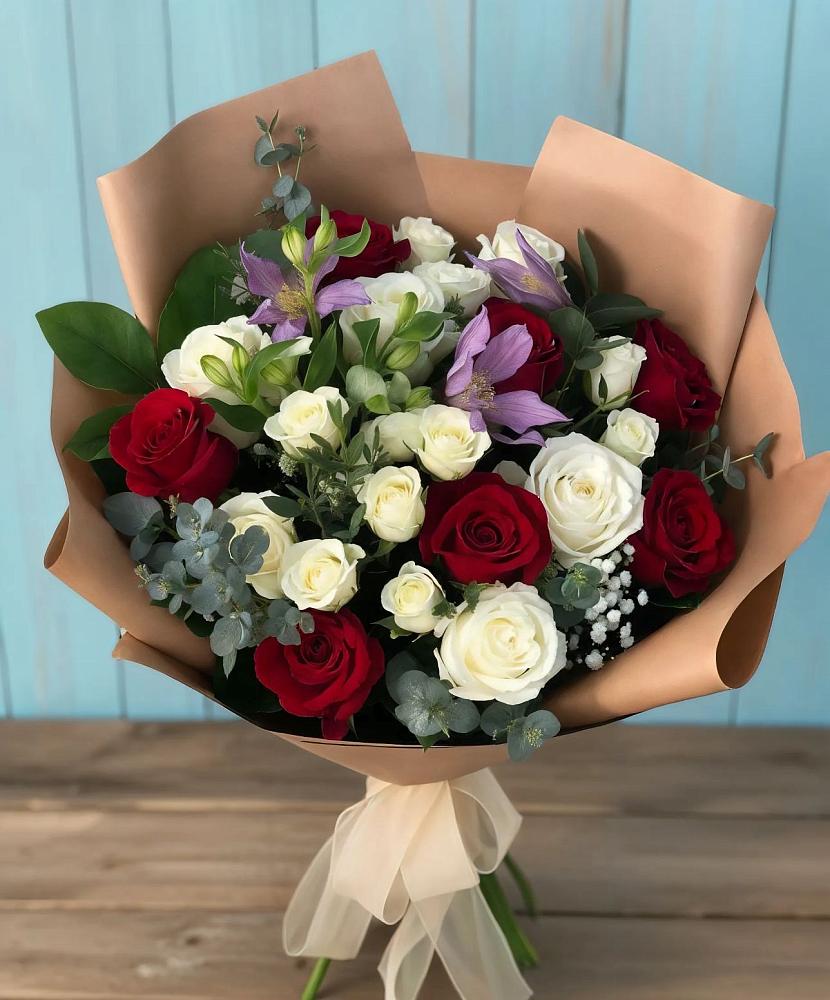 Букет цветов из: Розы и Альстромерии в Шенкурске