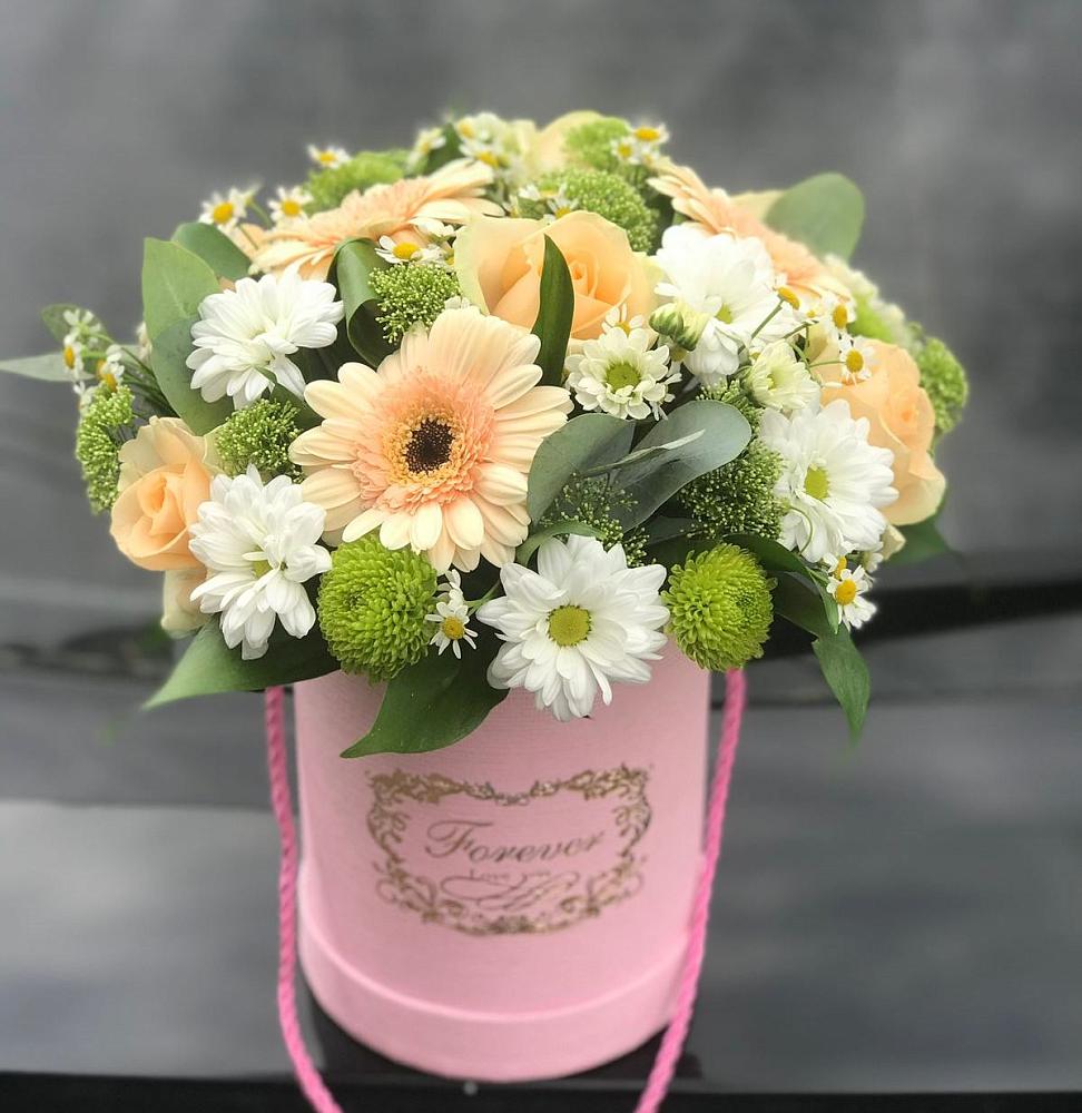 Цветочная композиция из Розы, Герберы и Хризантемы в шляпной коробке в Шенкурске