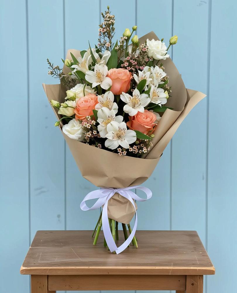 Букет цветов из: Альстромерии, Лизиантусы, Розы и Хризантемы в Шенкурске