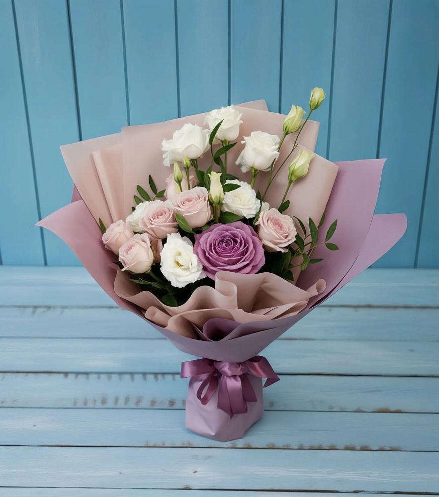 Букет цветов из: Розы и Лизиантусы в Шенкурске